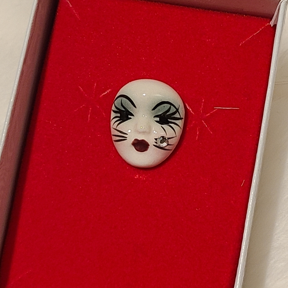 Vintage Fancy Faces Brooch Pin Handpainted Porcelain Mask with Rhinestone - Picture 2 of 6